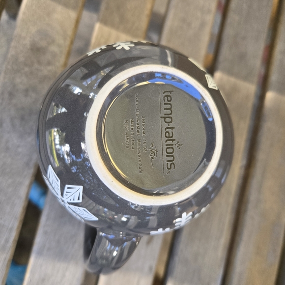 Temptations By Tara Snowflake 16 oz Mug - Picture 4 of 4